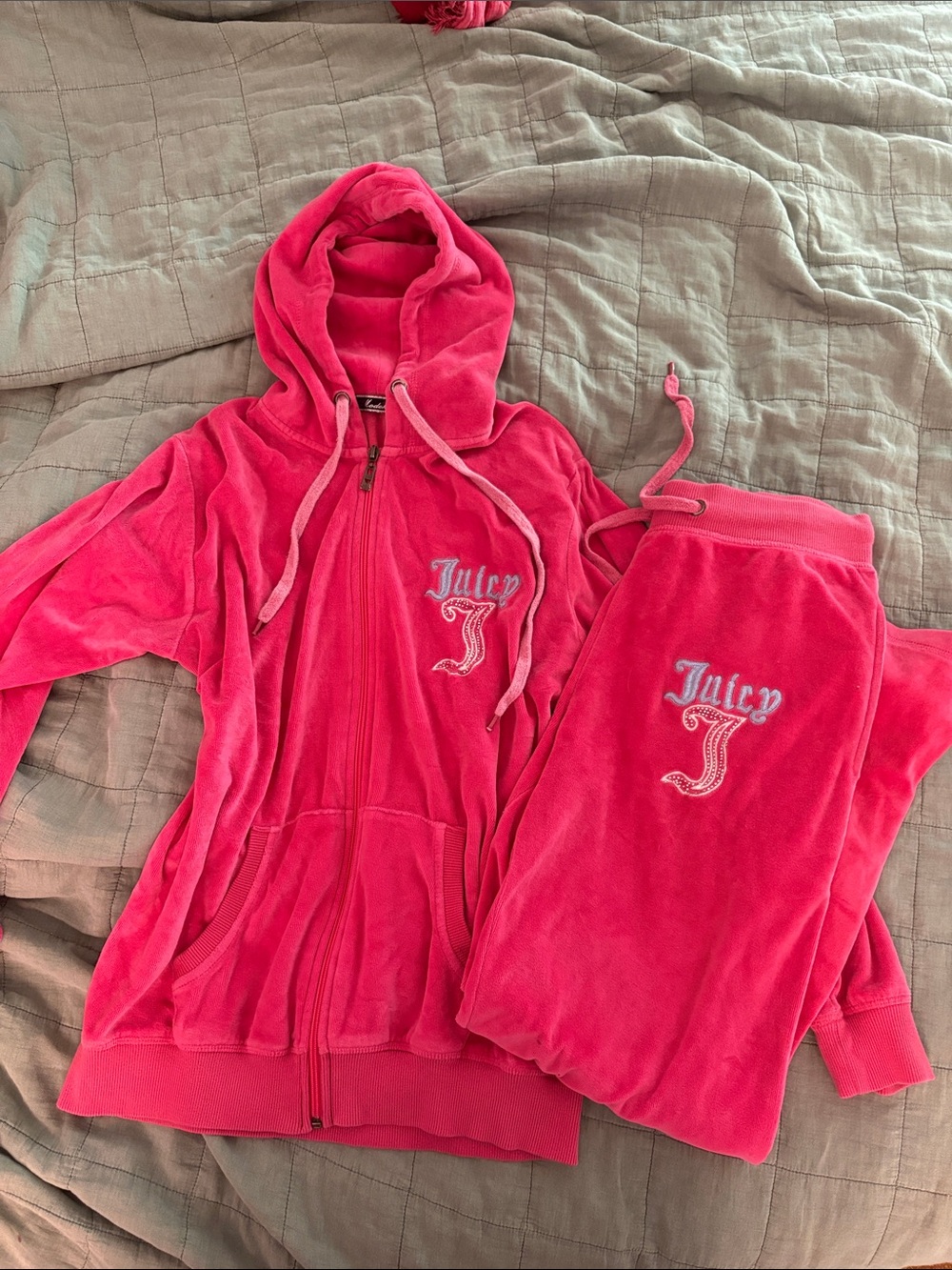 Read caption** Juicy Couture Pink Velour Zip Hoodie & Drawstring Pants Set